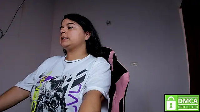 Snapshot of Little_Shaara chatting on October 31, 2025, 8:05 pm Little Shaara online show from October 31, 2025, 8:05 pm