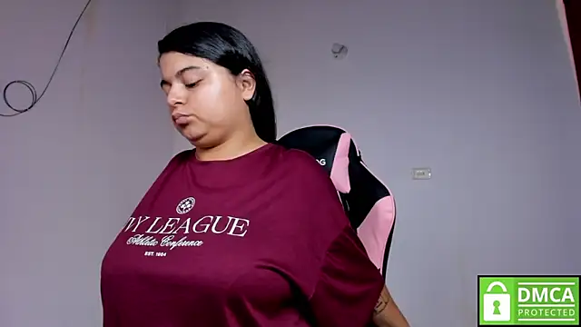 Snapshot of Little_Shaara chatting on November 4, 2025, 8:12 pm Little Shaara online show from November 4, 2025, 8:12 pm