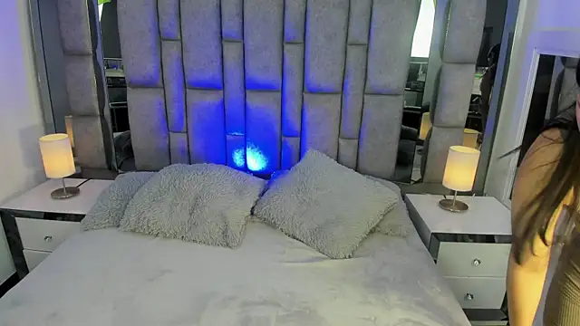 Bonet iris online show from April 15, 2026, 7:29 pm