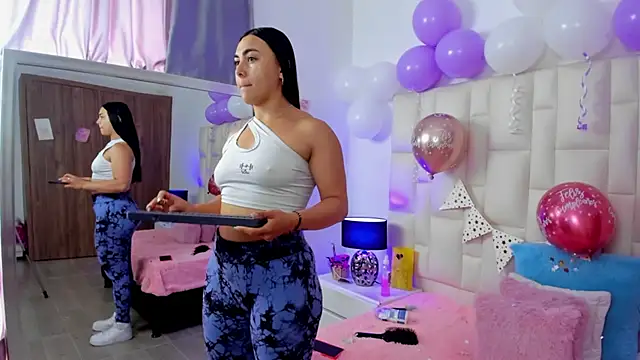 Snapshot of Ariana_rouse chatting on November 4, 2025, 4:22 pm Ariana rouse online show from November 4, 2025, 4:22 pm