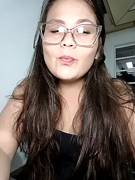 Snapshot of Vale_Saenzz chatting on September 8, 2025, 9:03 pm Vale Saenzz online show from September 8, 2025, 9:03 pm