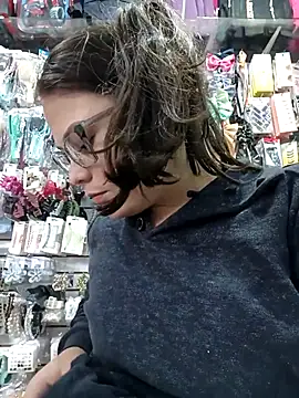 Snapshot of Vale_Saenzz chatting on September 16, 2025, 7:26 pm Vale Saenzz online show from September 16, 2025, 7:26 pm