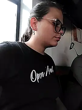 Snapshot of Vale_Saenzz chatting on March 2, 2025, 7:08 pm Vale Saenzz online show from March 2, 2025, 7:08 pm