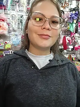 Snapshot of Vale_Saenzz chatting on November 28, 2025, 9:37 pm Vale Saenzz online show from November 28, 2025, 9:37 pm