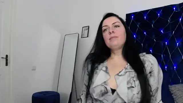 JacquelineElle online show from February 10, 2025, 6:35 pm