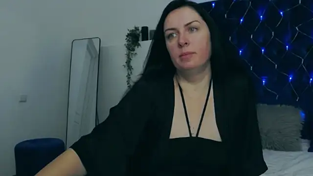 JacquelineElle online show from March 2, 2025, 6:35 pm