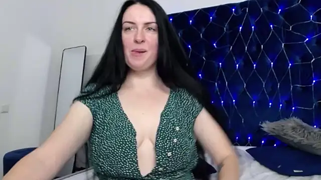 JacquelineElle online show from February 17, 2025, 9:21 pm