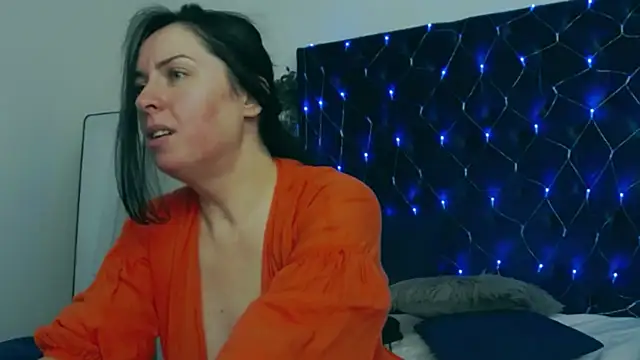 JacquelineElle online show from March 3, 2025, 12:45 am