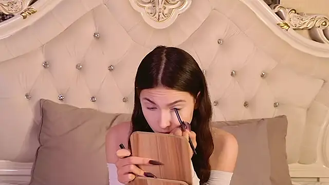 GIGI DAV online show from September 22, 2025, 1:00 am