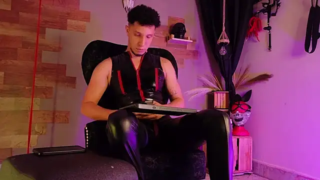 AngeloColleen online show from November 30, 2025, 6:41 pm