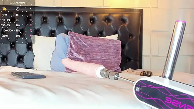 Snapshot of SamanthaMilann chatting on November 24, 2025, 4:40 pm SamanthaMilann online show from November 24, 2025, 4:40 pm