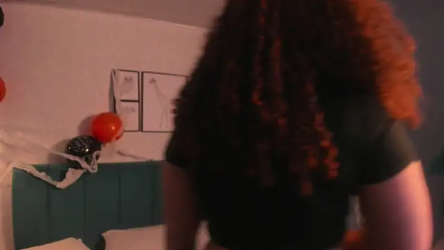 Snapshot of ninna_curly chatting on October 30, 2025, 4:33 am ninna curly online show from October 30, 2025, 4:33 am