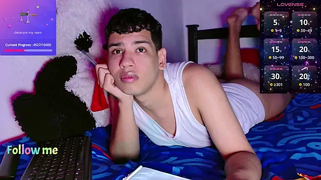 Snapshot of Santiago-Thompson chatting on July 8, 2026, 9:59 pm Santiago-Thompson online show from July 8, 2026, 9:59 pm