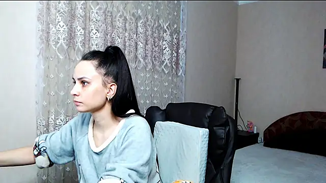 Kriss brunette 5 online show from March 26, 2026, 3:10 pm