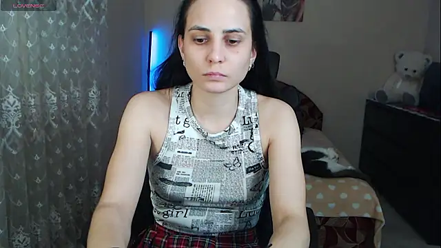 Kriss brunette 5 online show from December 1, 2025, 8:21 pm