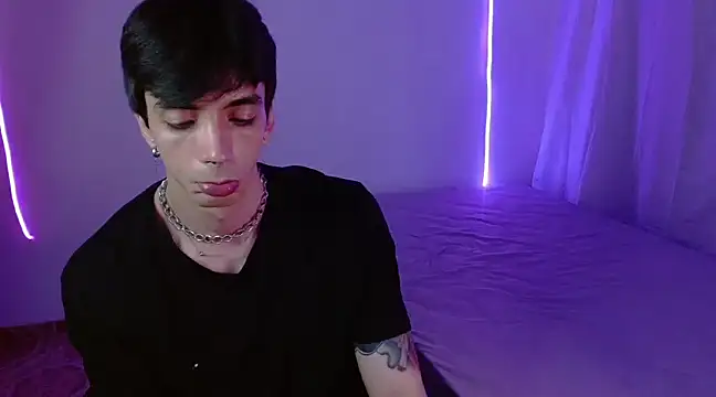 H3ll B0I online show from February 2, 2025, 5:32 am