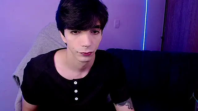 Snapshot of H3ll_B0I chatting on May 21, 2026, 5:05 am H3ll B0I online show from May 21, 2026, 5:05 am