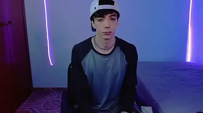 H3ll B0I online show from February 17, 2025, 11:22 pm