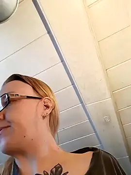 Astrid-Gilbert online show from October 29, 2025, 8:02 am