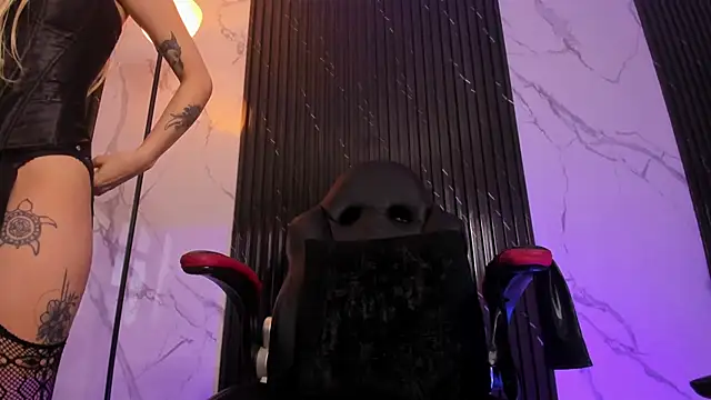 Snapshot of SadieManson_ chatting on March 7, 2025, 1:07 pm SadieManson online show from March 7, 2025, 1:07 pm