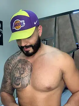 Snapshot of LeandroRusso chatting on March 16, 2025, 2:21 am LeandroRusso online show from March 16, 2025, 2:21 am