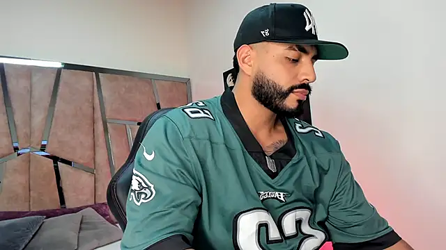 Snapshot of LeandroRusso chatting on February 20, 2025, 8:03 pm LeandroRusso online show from February 20, 2025, 8:03 pm