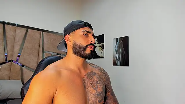 Snapshot of LeandroRusso chatting on March 3, 2025, 12:01 am LeandroRusso online show from March 3, 2025, 12:01 am