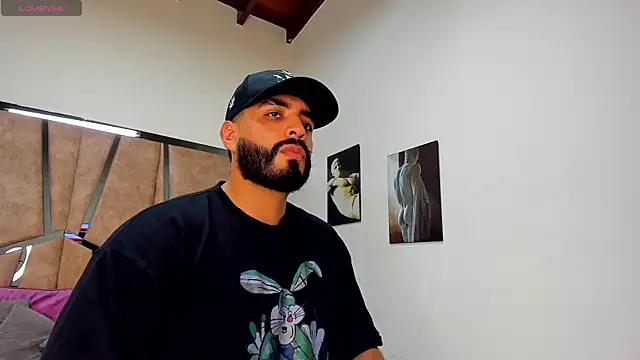 Snapshot of LeandroRusso chatting on March 8, 2025, 9:51 pm LeandroRusso online show from March 8, 2025, 9:51 pm