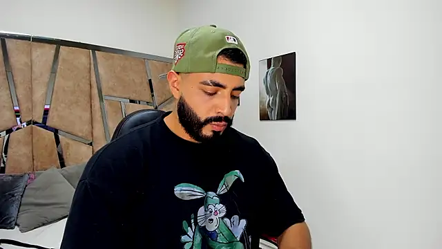 Snapshot of LeandroRusso chatting on March 12, 2025, 9:24 pm LeandroRusso online show from March 12, 2025, 9:24 pm