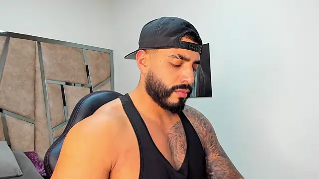 Snapshot of LeandroRusso chatting on March 2, 2025, 8:57 pm LeandroRusso online show from March 2, 2025, 8:57 pm