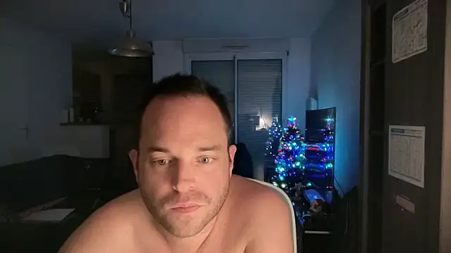 Funnyjul31 online show from December 5, 2025, 7:23 pm