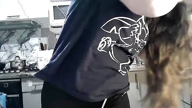 Snapshot of Misssweet_s chatting on December 18, 2025, 5:01 am Misssweet s online show from December 18, 2025, 5:01 am