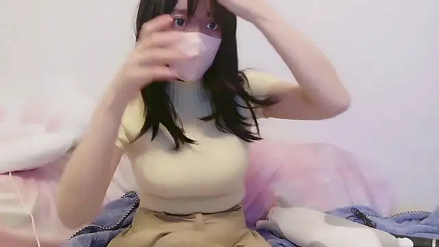 Snapshot of Tsukasa-xo chatting on March 8, 2025, 10:11 am Tsukasa-xo online show from March 8, 2025, 10:11 am