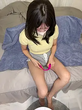 Snapshot of Tsukasa-xo chatting on February 7, 2025, 11:34 am Tsukasa-xo online show from February 7, 2025, 11:34 am