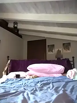 divinaerotica online show from February 3, 2026, 2:22 pm