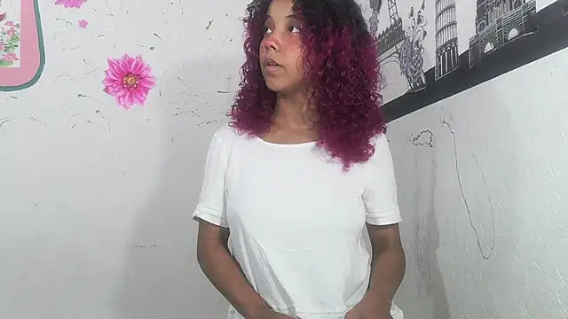 Snapshot of Lola-Pretty chatting on March 4, 2025, 12:44 pm Lola-Pretty online show from March 4, 2025, 12:44 pm