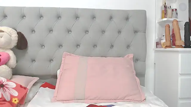 Antoneella vz online show from December 2, 2025, 11:45 am