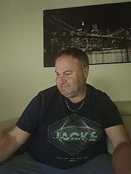 Snapshot of Pourleplasirs chatting on June 10, 2026, 9:49 pm Pourleplasirs online show from June 10, 2026, 9:49 pm