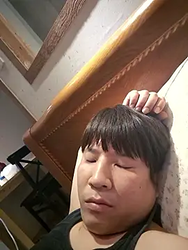 Snapshot of Tyyyggjju chatting on November 24, 2025, 9:37 pm Tyyyggjju online show from November 24, 2025, 9:37 pm