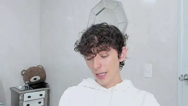 miketwink online show from February 15, 2026, 9:03 pm