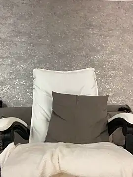 LillySquirtShot online show from April 19, 2026, 11:18 pm