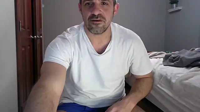 Snapshot of Troyt87 chatting on February 19, 2026, 6:21 am Troyt87 online show from February 19, 2026, 6:21 am