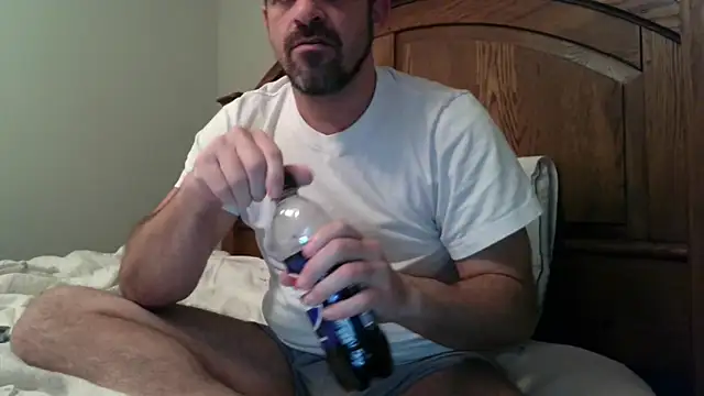 Snapshot of Troyt87 chatting on December 16, 2025, 6:17 am Troyt87 online show from December 16, 2025, 6:17 am