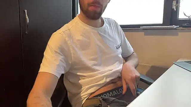 Snapshot of bullyboyy chatting on February 27, 2025, 6:57 am bullyboyy online show from February 27, 2025, 6:57 am