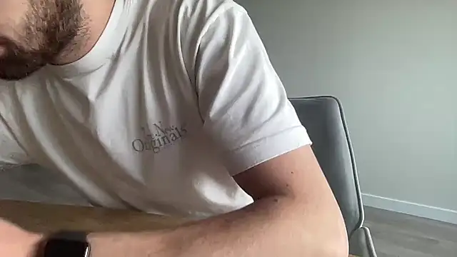 Snapshot of bullyboyy chatting on October 19, 2025, 11:35 am bullyboyy online show from October 19, 2025, 11:35 am