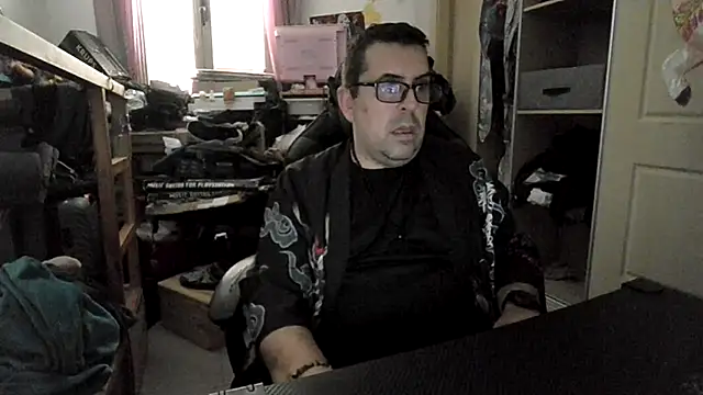 Usame como quieras online show from December 18, 2025, 1:37 pm