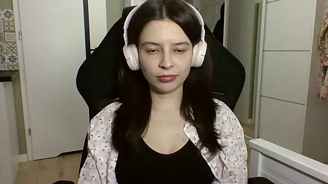 LariceSexy online show from April 18, 2026, 6:10 pm