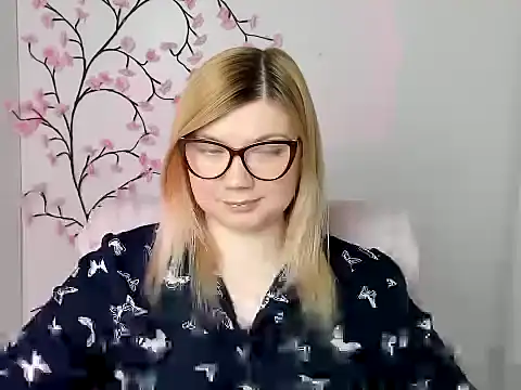 Snapshot of Lola_moree chatting on April 22, 2026, 11:39 am Lola moree online show from April 22, 2026, 11:39 am