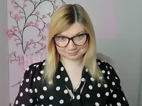 Snapshot of Lola_moree chatting on May 17, 2026, 11:32 am Lola moree online show from May 17, 2026, 11:32 am