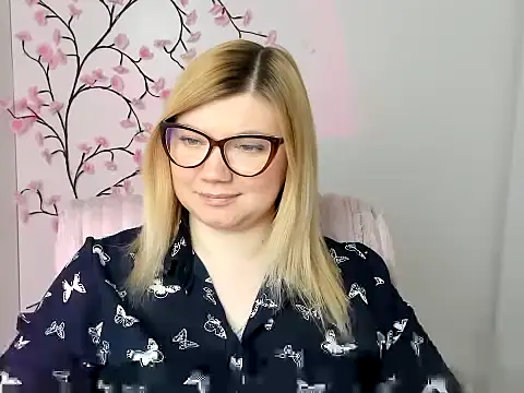 Snapshot of Lola_moree chatting on April 28, 2026, 11:36 am Lola moree online show from April 28, 2026, 11:36 am